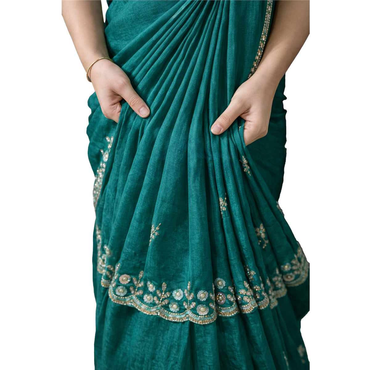 Women's Elegant Green Saree with Embroidered Border – Traditional Ethnic Wear – हरियो कढाई साड़ी